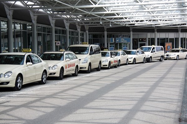 Taxi aéroport lyon saint exupéry : un voyage en toute sérénité